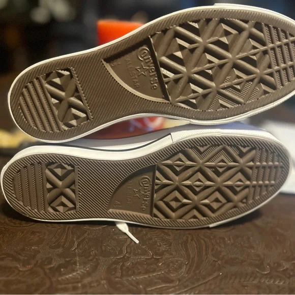 *NEW* Women/Kids 
ConverSe Orange High-Top Sneakers - Picture 4 of 4